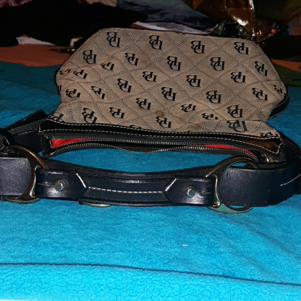 Dooney and Bourke purse - Picture 7 of 8